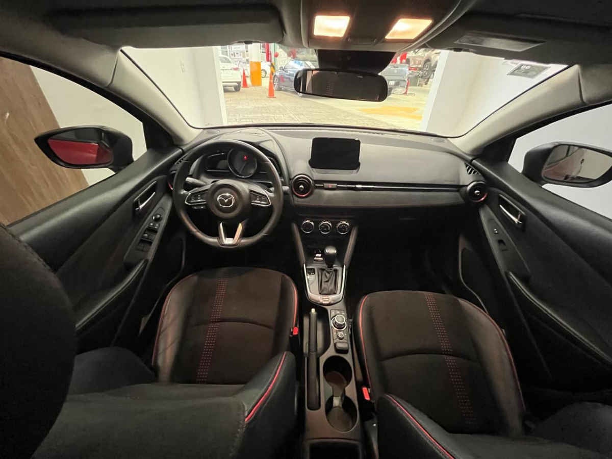 2024 Mazda Mazda 2 4p Signature L4/2.0 Aut