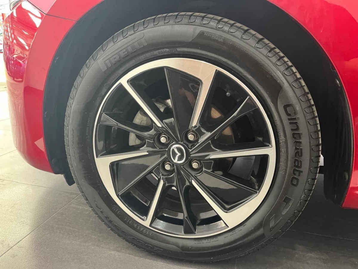 2024 Mazda Mazda 2 4p Signature L4/2.0 Aut