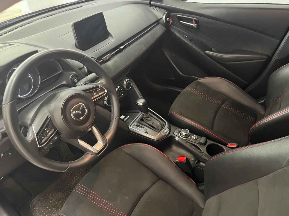 2024 Mazda Mazda 2 4p Signature L4/2.0 Aut