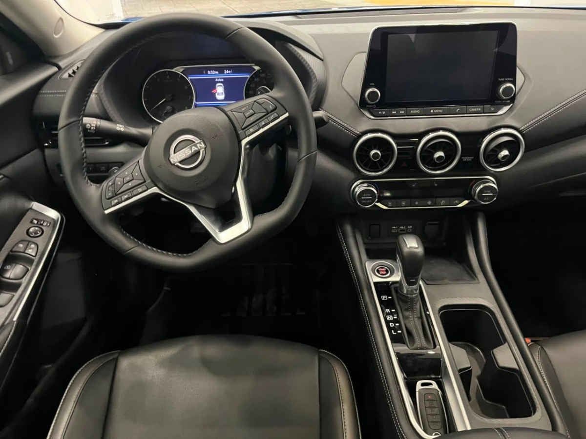 2025 Nissan Sentra 4p SR Platinum Bi-tono L4/2.0 Aut