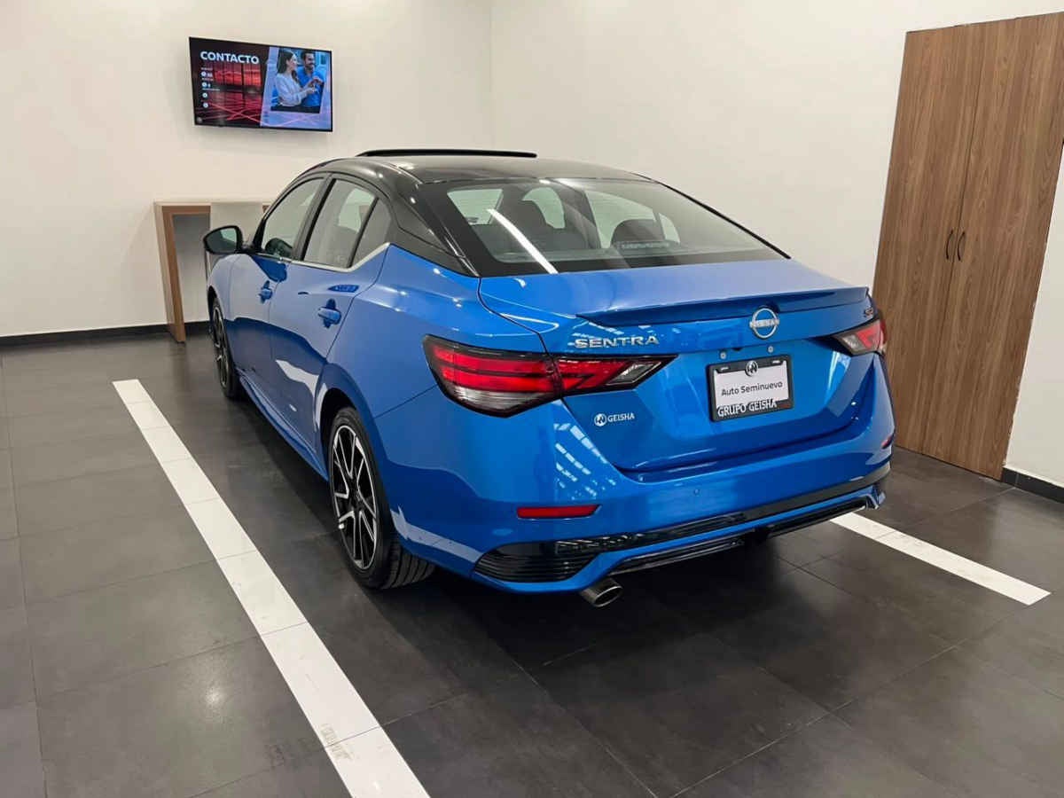 2025 Nissan Sentra 4p SR Platinum Bi-tono L4/2.0 Aut