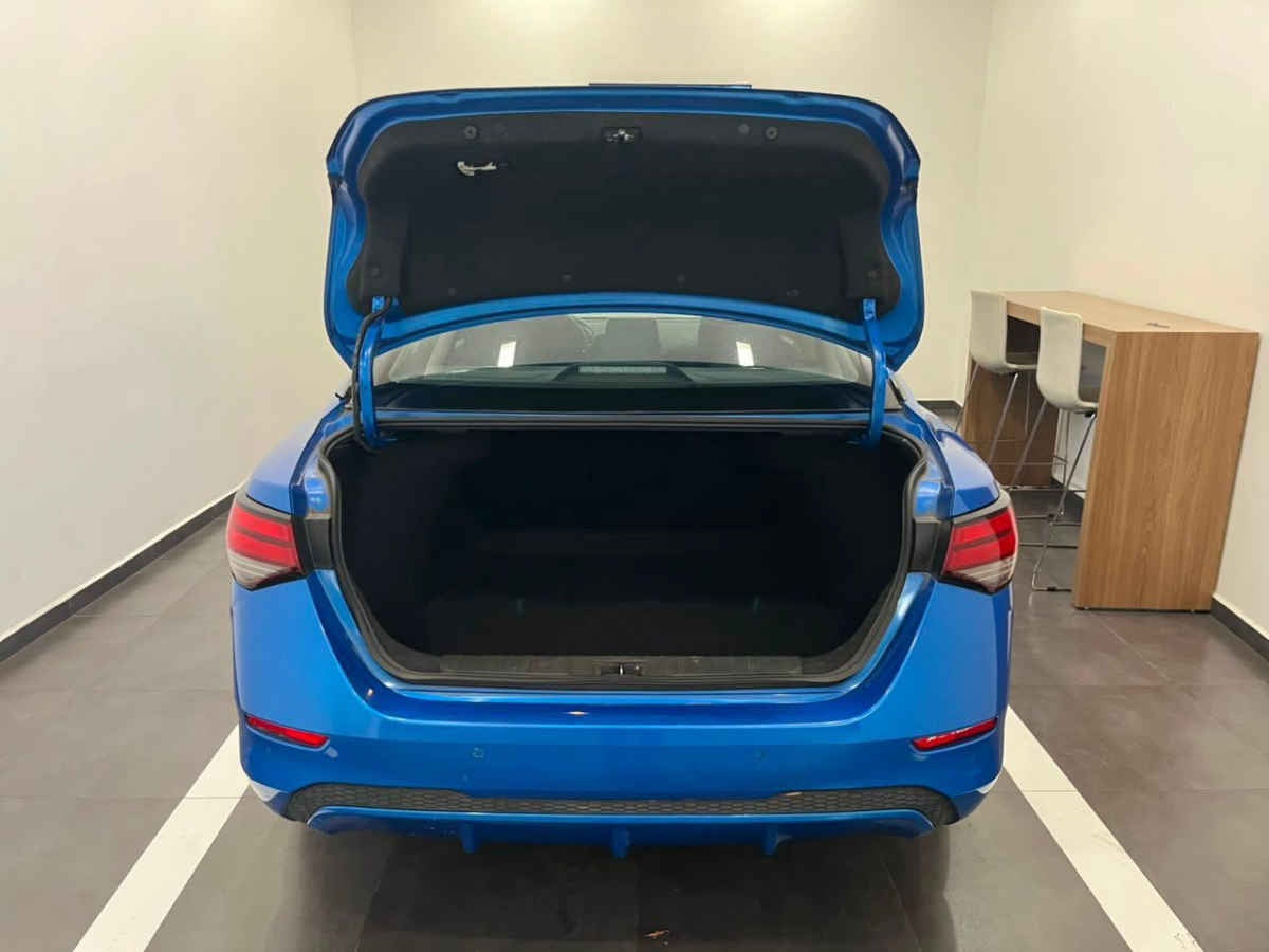2023 Nissan Sentra 4p Advance L4/2.0 Man
