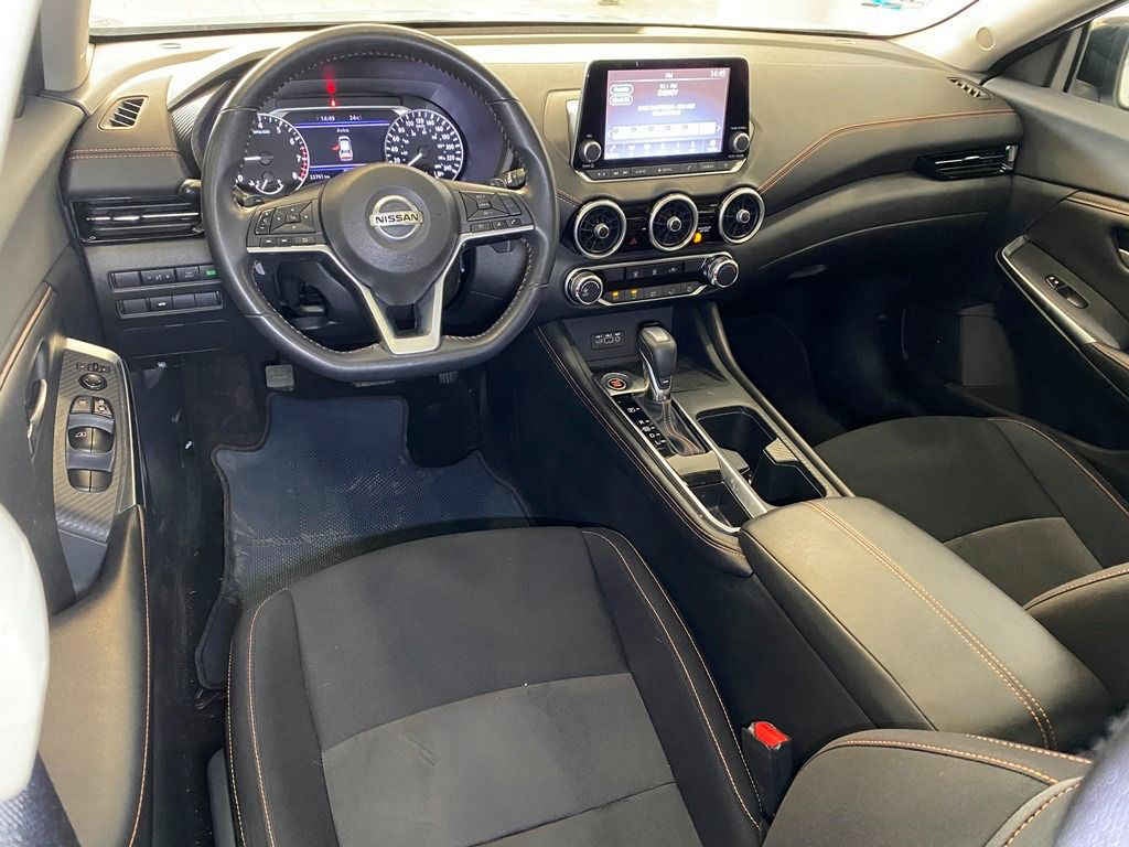 2022 Nissan Sentra 4p SR Bi-tono L4/2.0 Aut