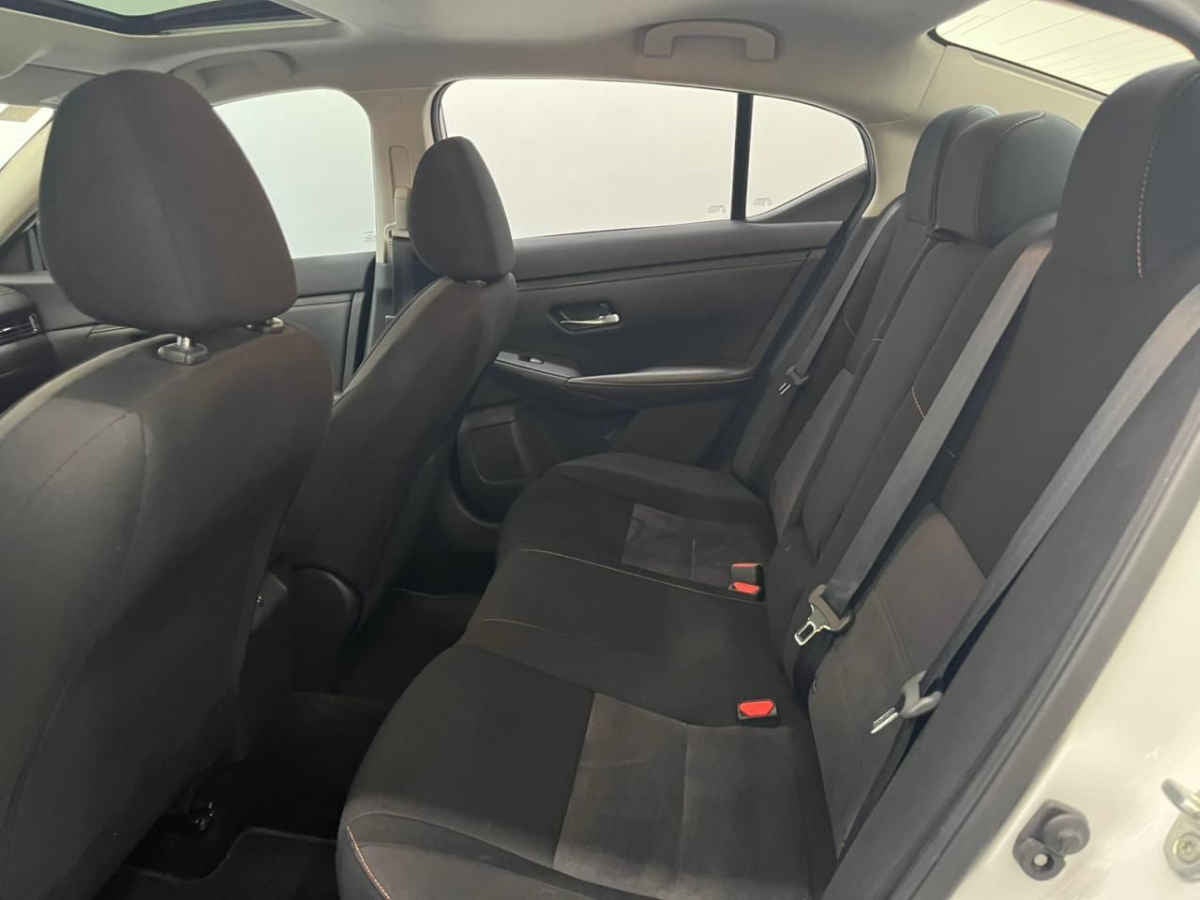 2021 Nissan Sentra 4p SR Bi-tono L4/2.0 Aut