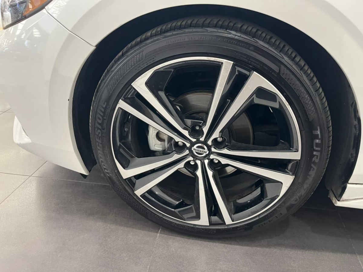 2021 Nissan Sentra 4p SR Bi-tono L4/2.0 Aut