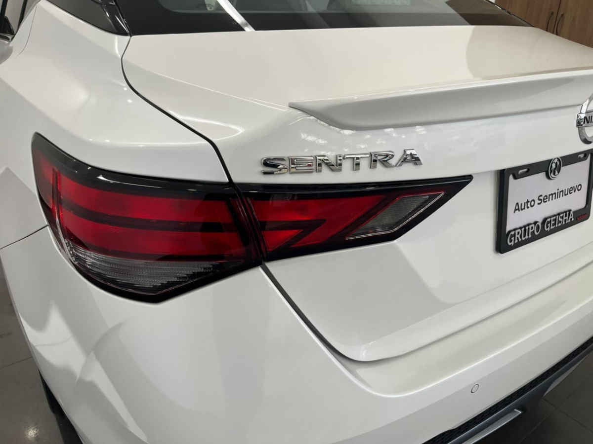 2021 Nissan Sentra 4p SR Bi-tono L4/2.0 Aut