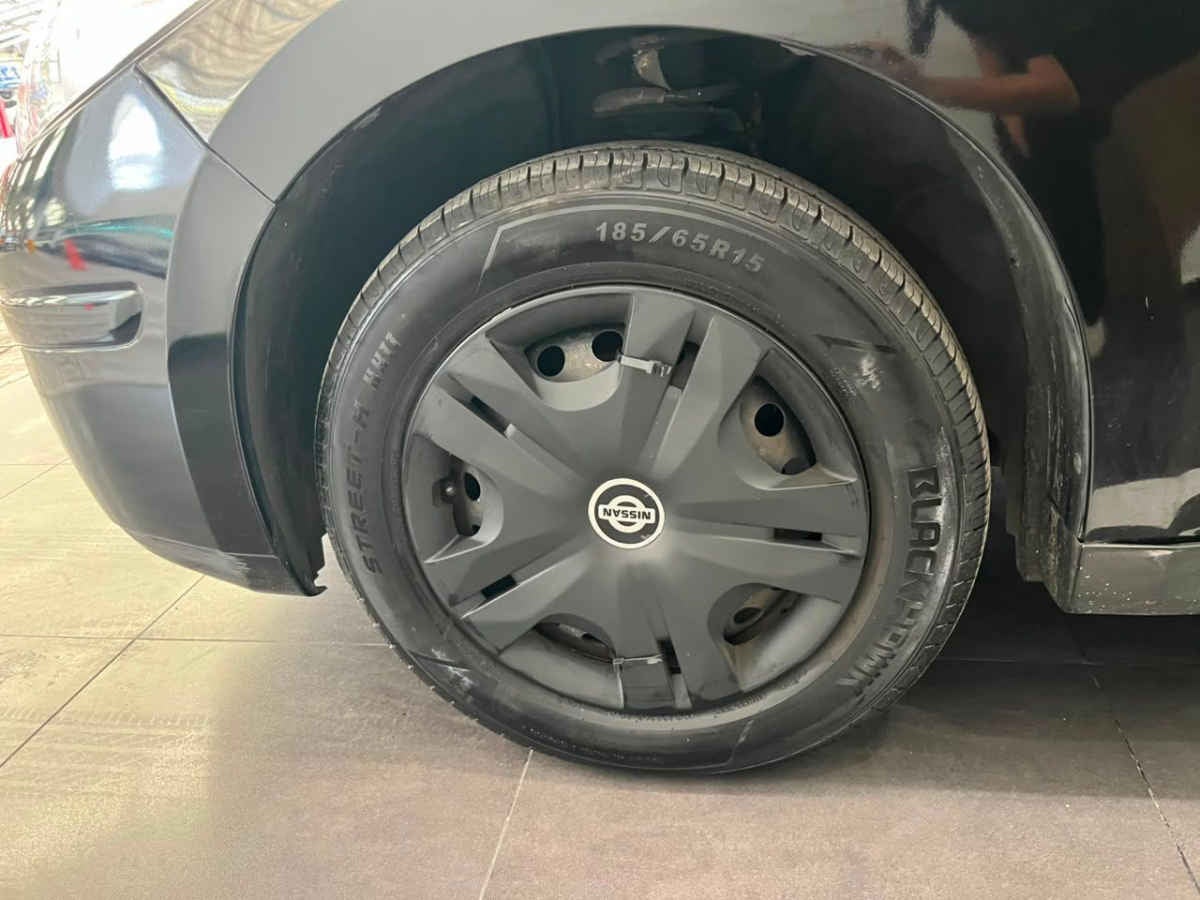 2016 Nissan Tiida 4p Sedán Sense L4/1.8 Man