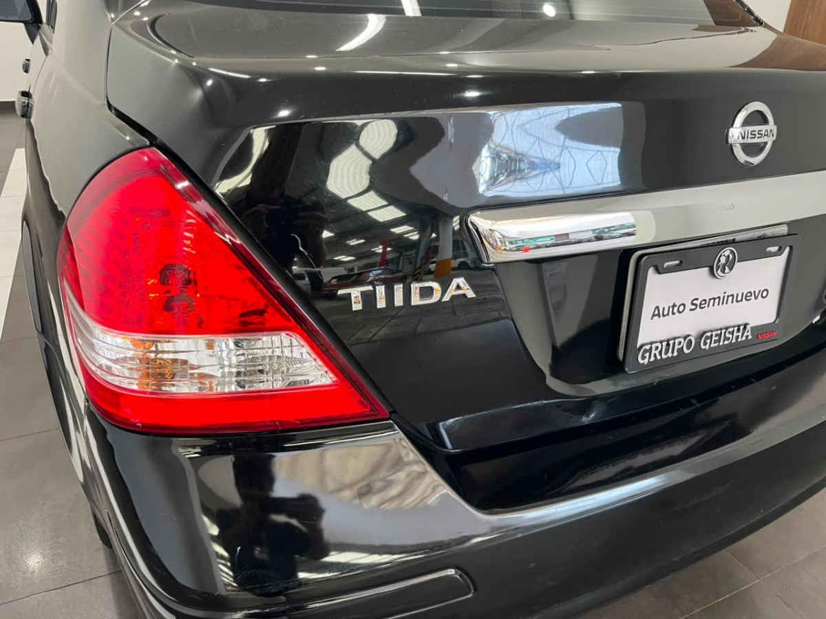 2016 Nissan Tiida 4p Sedán Sense L4/1.8 Man