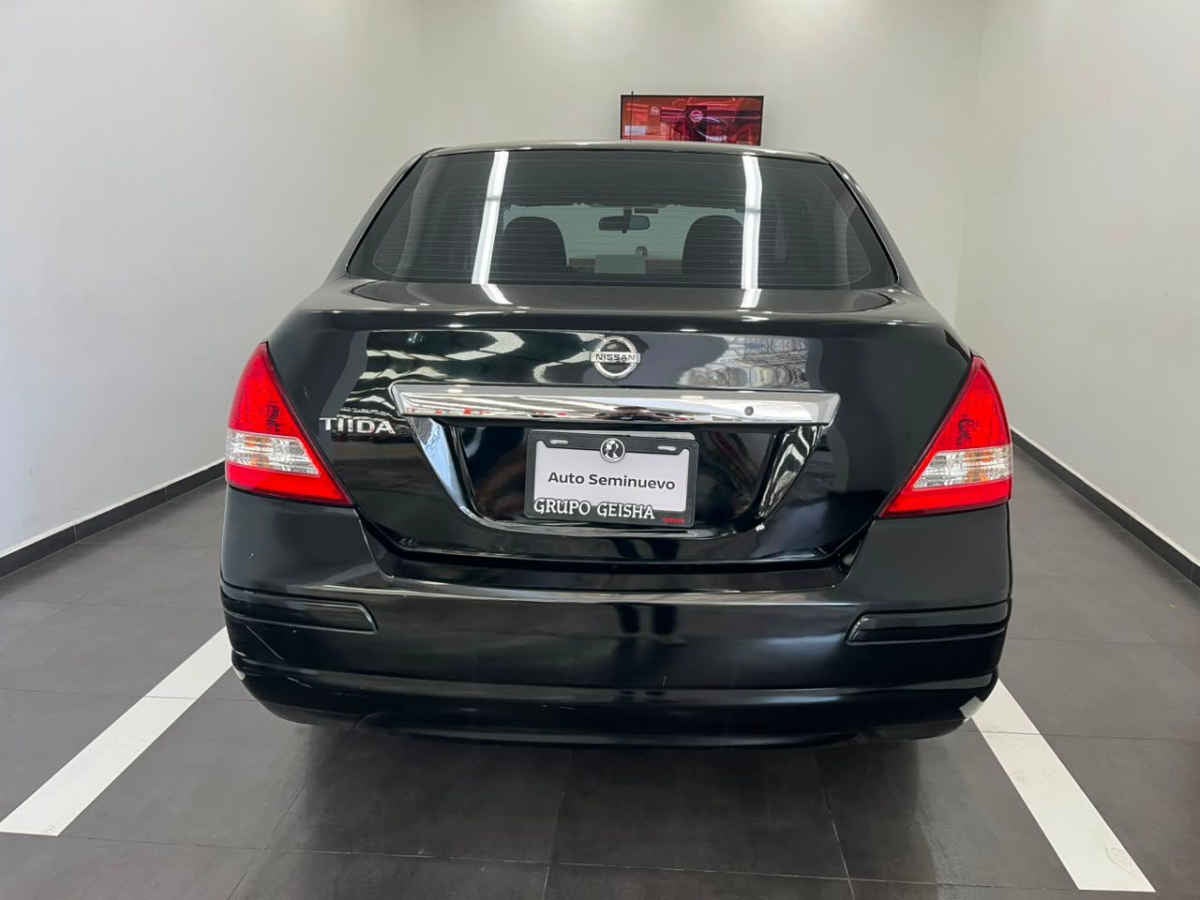 2016 Nissan Tiida 4p Sedán Sense L4/1.8 Man