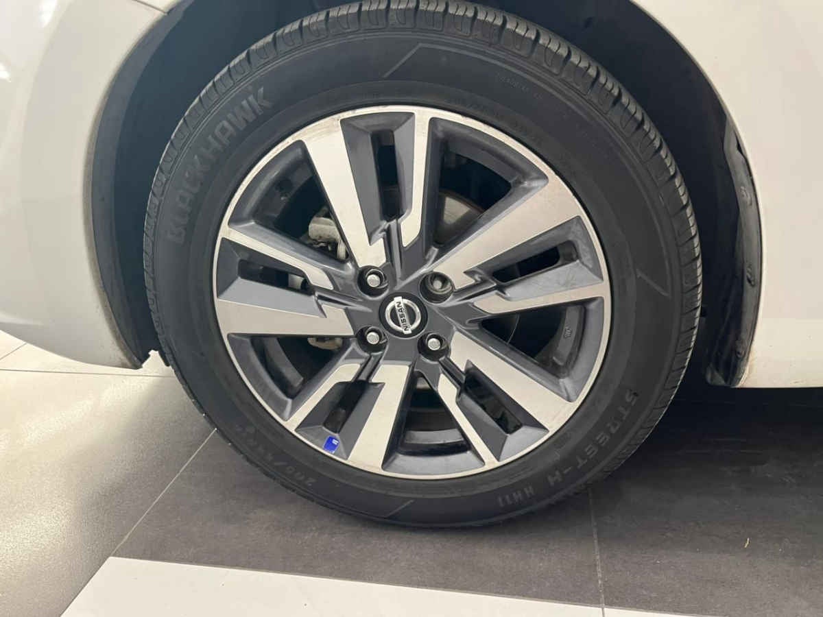2020 Nissan Versa 4p Advance L4/1.6 Man