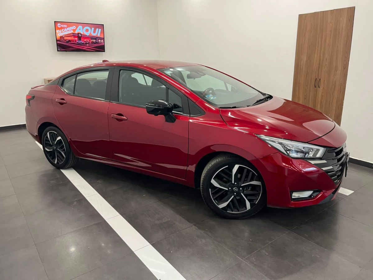 2023 Nissan Versa SR AUT