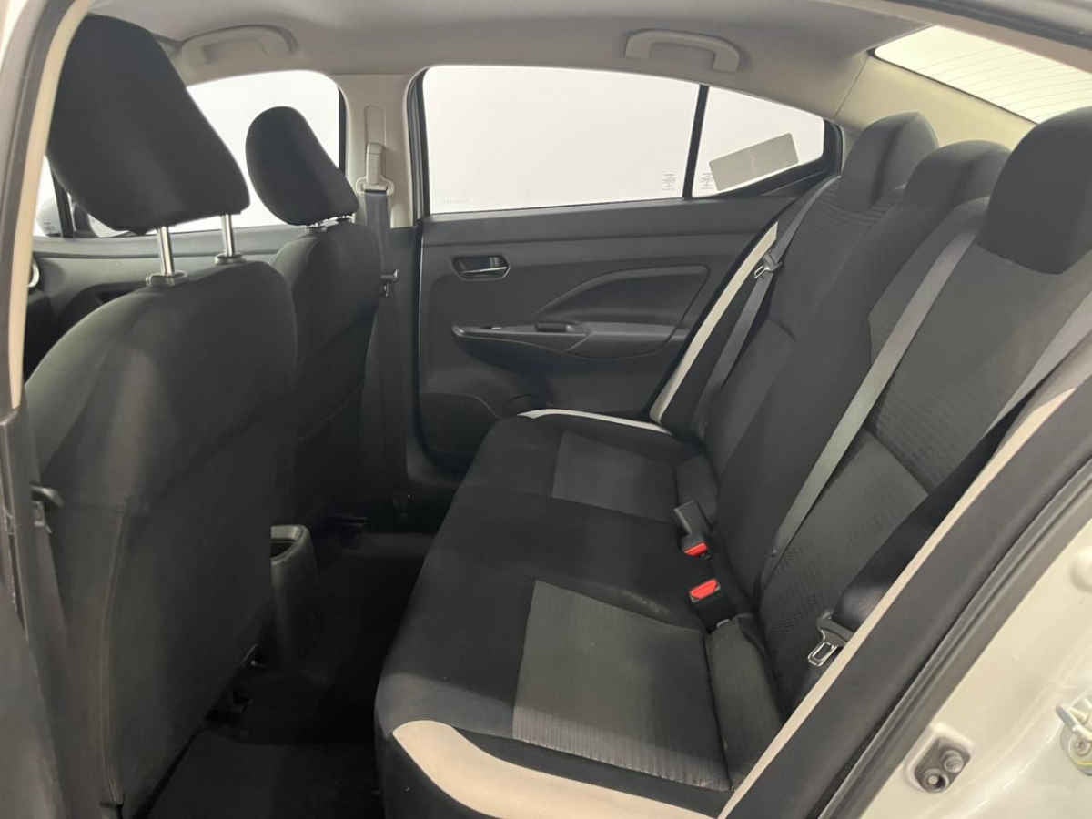 2021 Nissan Versa 4p Advance L4/1.6 Man