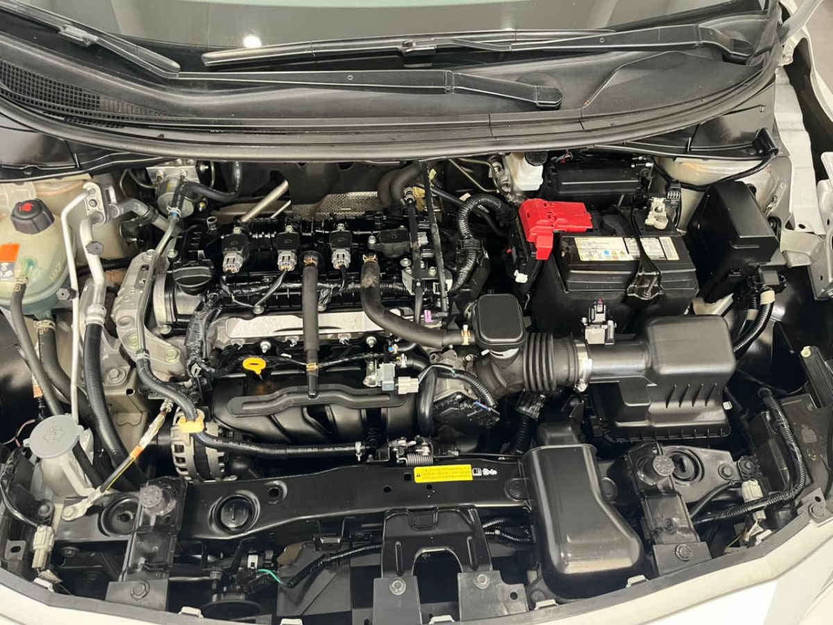 2021 Nissan Versa 4p Advance L4/1.6 Man