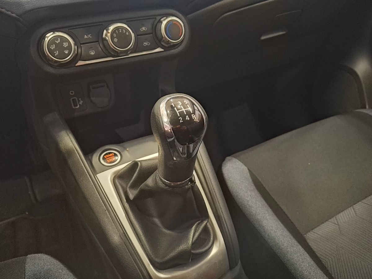 2023 Nissan Versa 4p Advance L4/1.6 Man