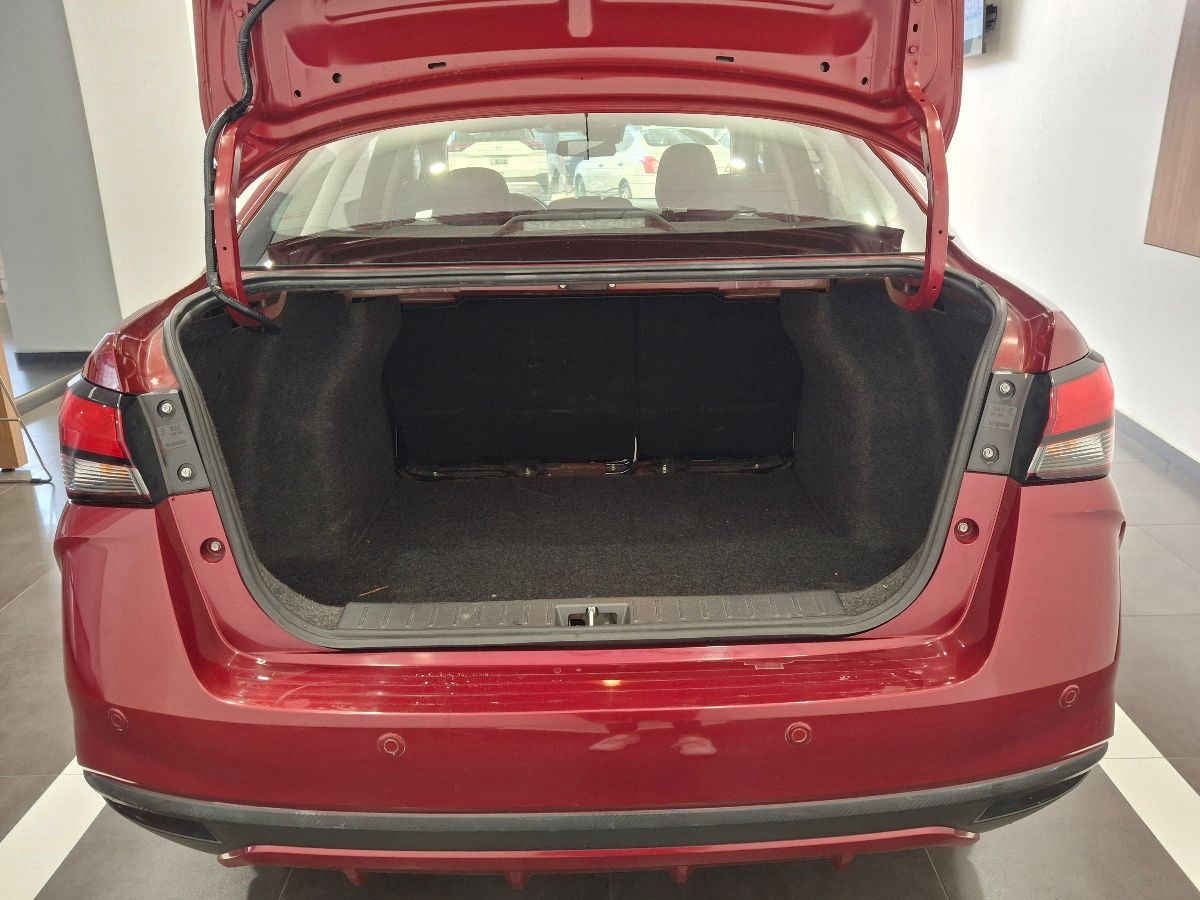 2023 Nissan Versa 4p Advance L4/1.6 Man