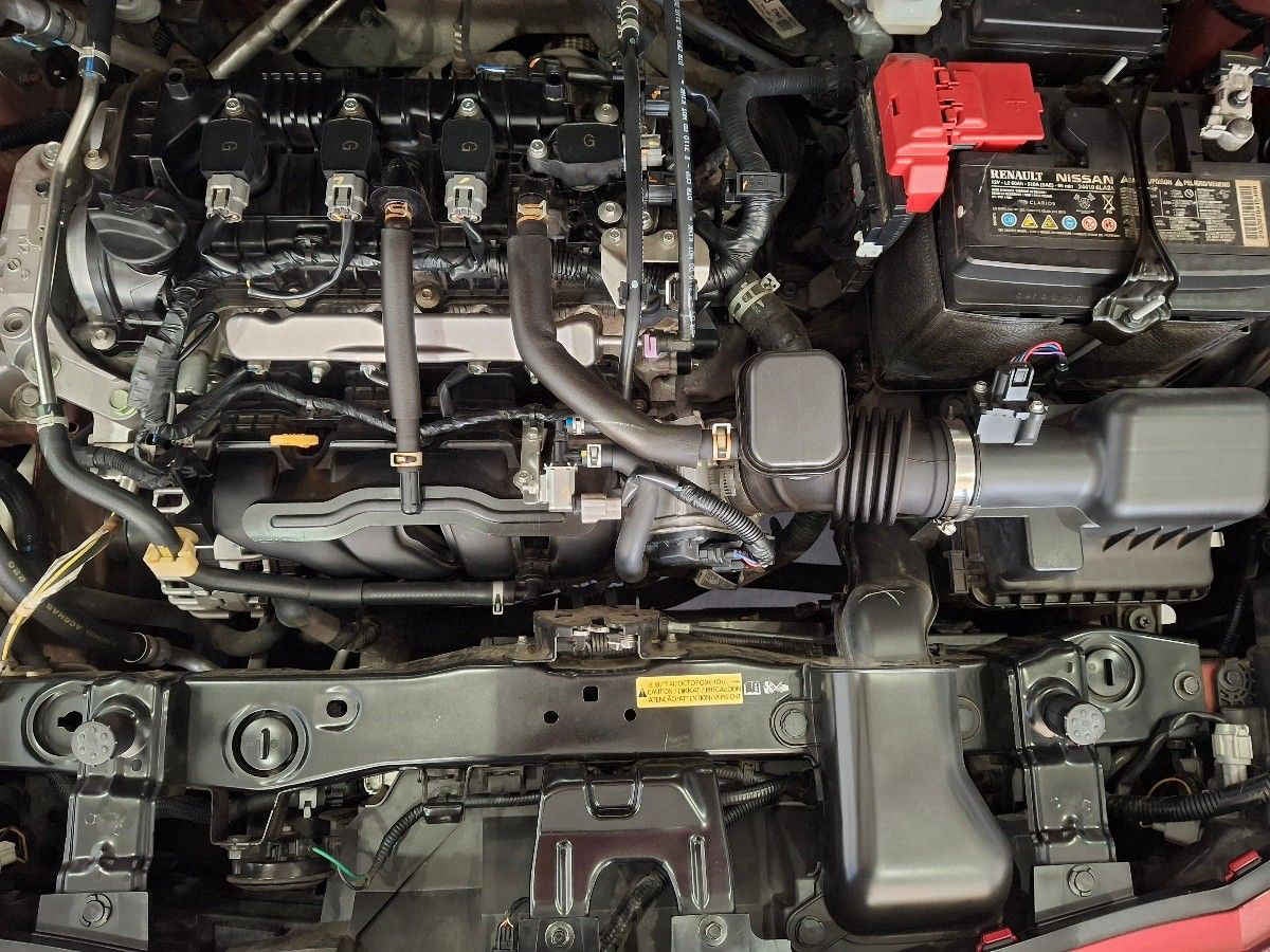 2023 Nissan Versa 4p Advance L4/1.6 Man