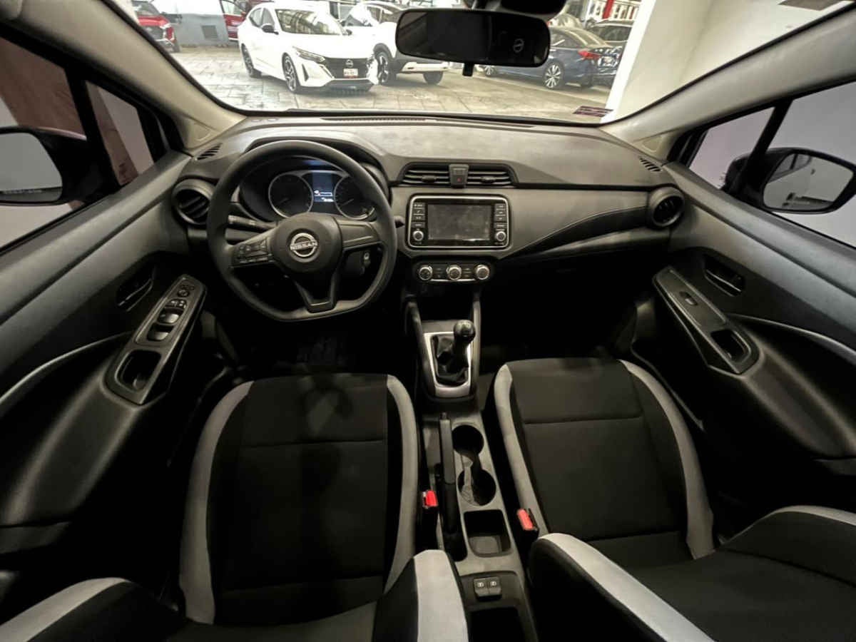 2025 Nissan Versa 4p Sense L4/1.6 Man