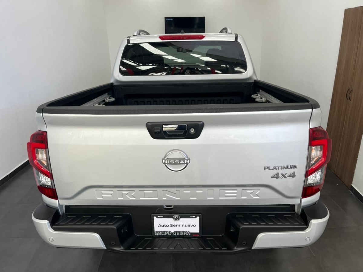 2024 Nissan Frontier 4p Platinum LE Diesel L4/2.5/T 4x4 Aut