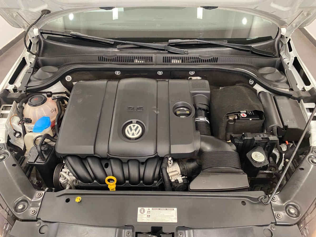 2018 Volkswagen Jetta 4p Sportline L5/2.5 Aut
