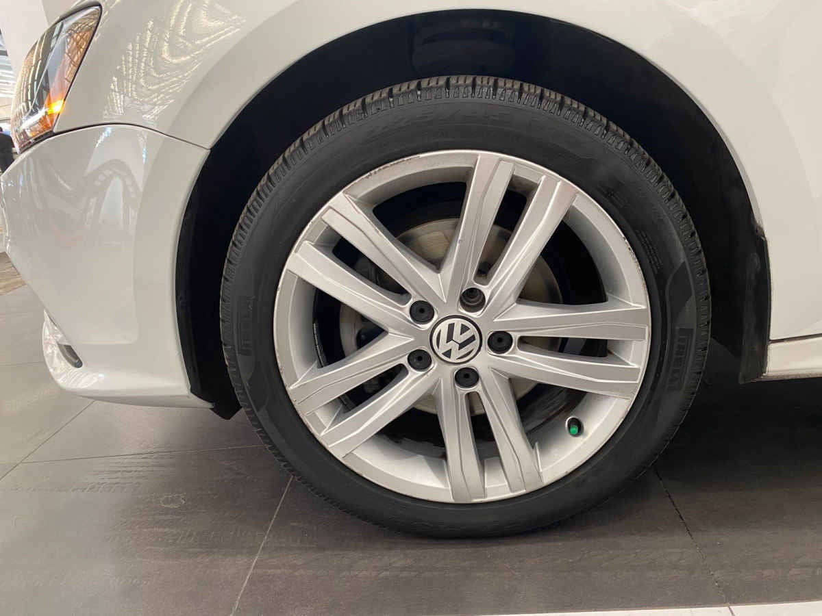 2018 Volkswagen Jetta 4p Sportline L5/2.5 Aut