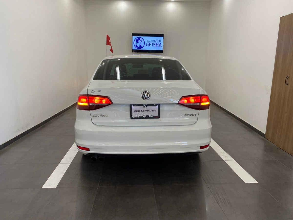 2018 Volkswagen Jetta 4p Sportline L5/2.5 Aut