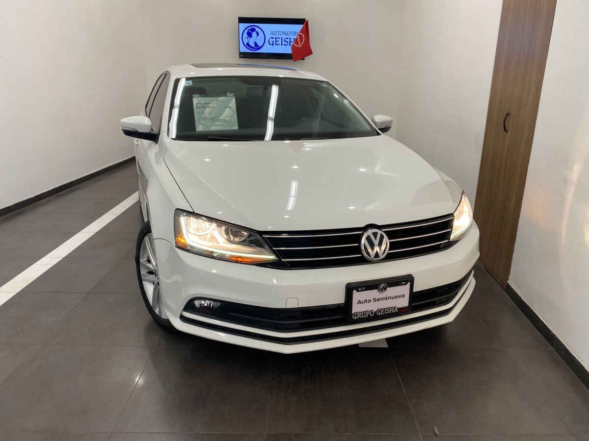 2018 Volkswagen Jetta 4p Sportline L5/2.5 Aut