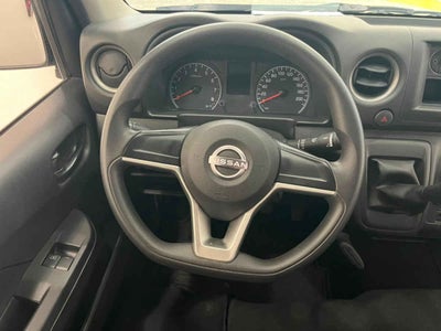 2025 Nissan Urvan 4p Amplia L4/2.5 Man