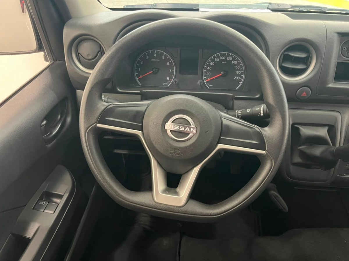 2025 Nissan Urvan 4p Amplia L4/2.5 Man