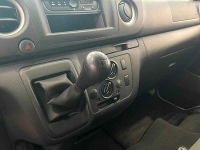 2025 Nissan Urvan 4p Amplia L4/2.5 Man