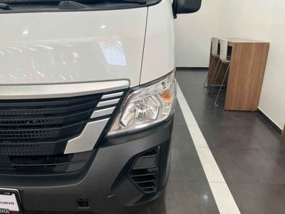 2025 Nissan Urvan 4p Amplia L4/2.5 Man
