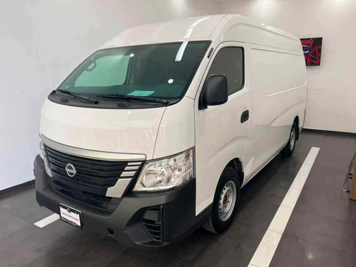 2025 Nissan Urvan 4p Amplia L4/2.5 Man