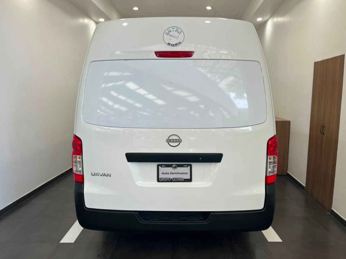 2025 Nissan Urvan 4p Amplia L4/2.5 Man