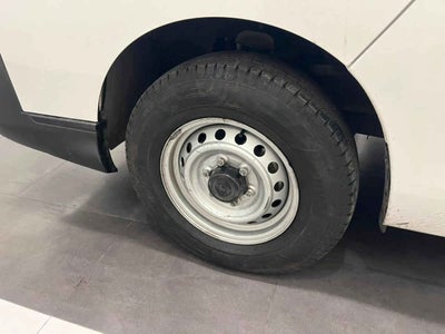 2022 Nissan Urvan 4p Amplia L4/2.5 Man A/A P/Seg