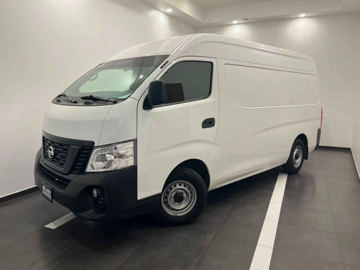 2022 Nissan Urvan 4p Amplia L4/2.5 Man A/A P/Seg