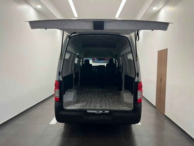 2022 Nissan Urvan 4p Amplia L4/2.5 Man A/A P/Seg