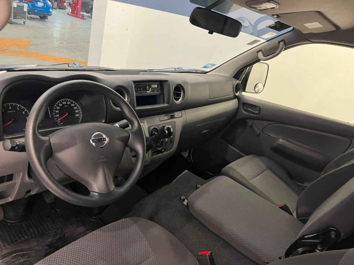 2022 Nissan Urvan 4p Amplia L4/2.5 Man A/A P/Seg