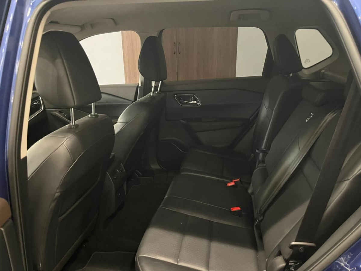 2025 Nissan X-Trail 5p Exclusive 2 Row L4/2.5 Aut