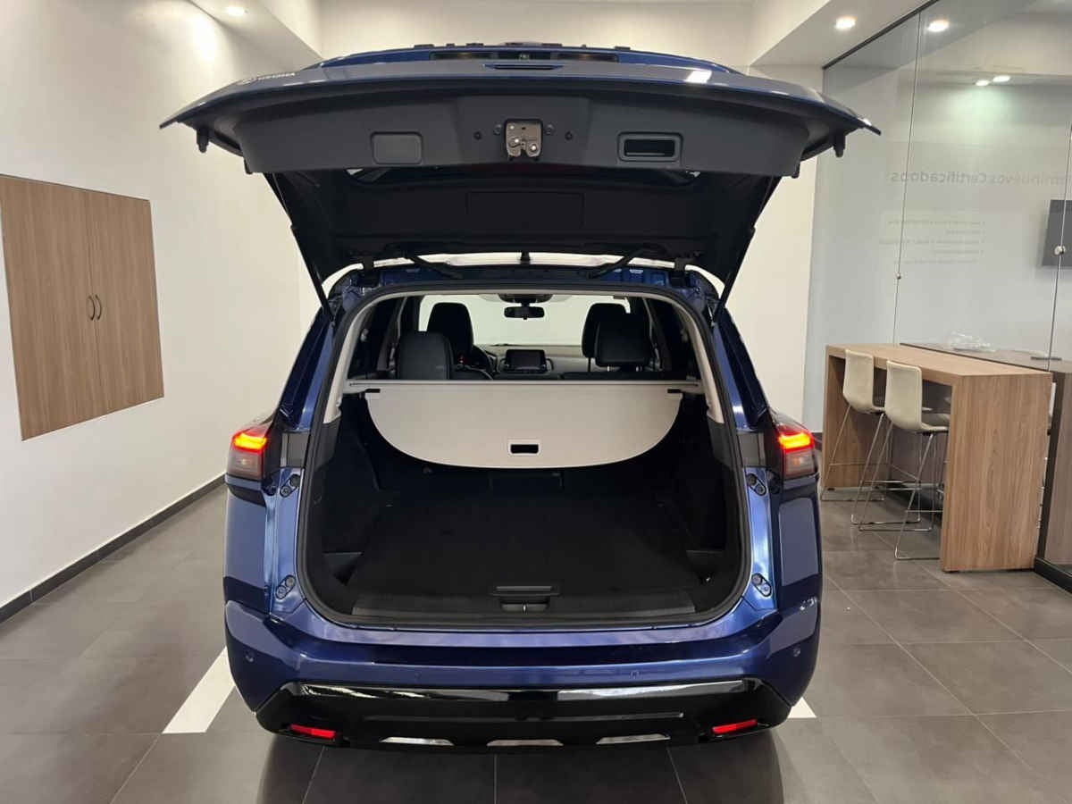 2025 Nissan X-Trail 5p Exclusive 2 Row L4/2.5 Aut