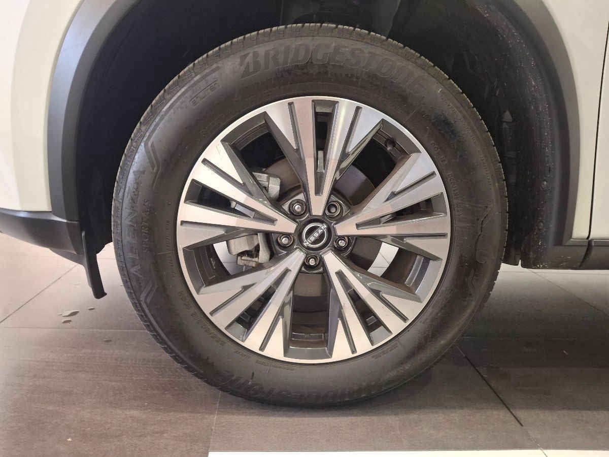 2025 Nissan X-Trail 5p Exclusive 2 Row L4/2.5 Aut