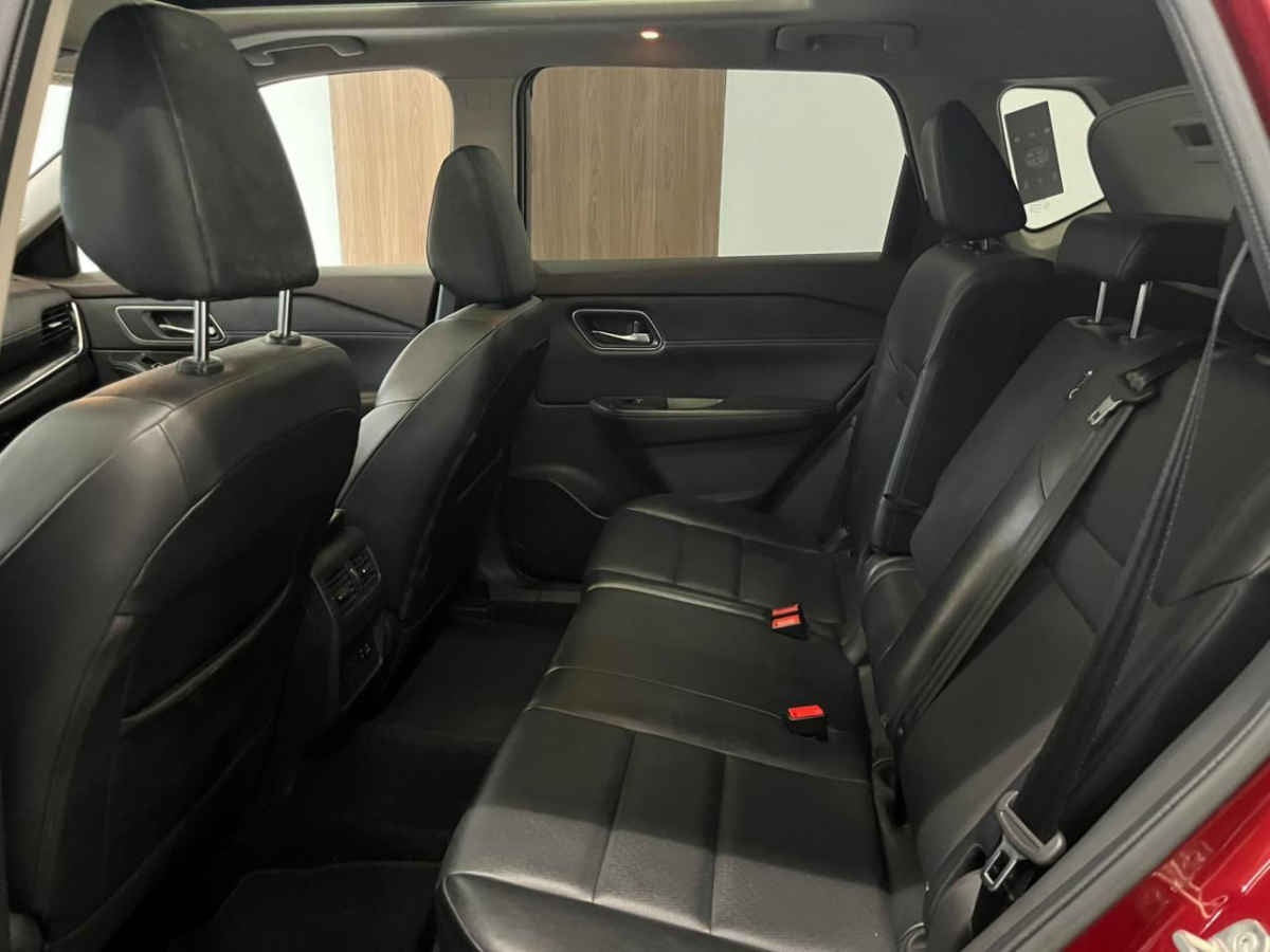 2023 Nissan X-Trail 5p Platinum 2 Row L4/2.5 Aut