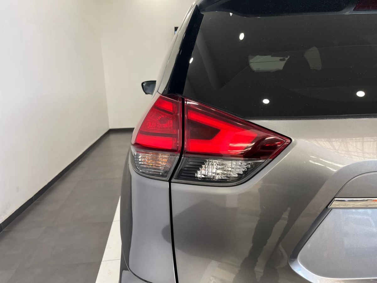 2022 Nissan X-Trail 5p Exclusive 3 L4/2.5 Aut Banca abatible