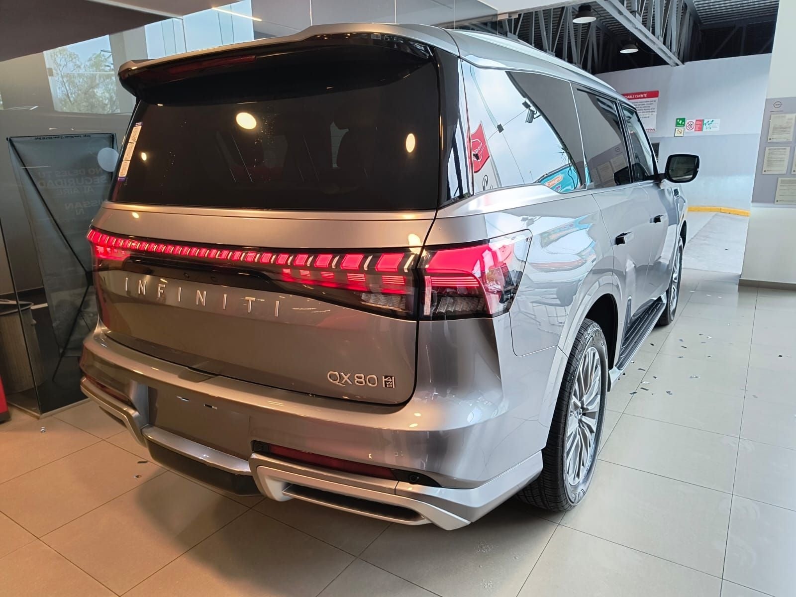 2025 INFINITI QX80 3.5 Sensory 8 pasajeros At