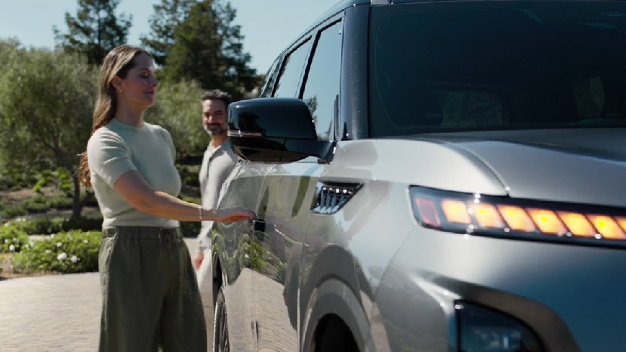 Passenger opening door of 2025 INFINITI QX80